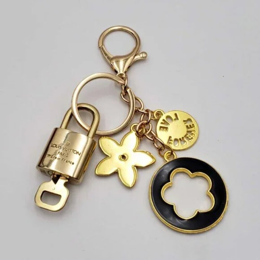 LV Authentic Gold Padlock 🔒 Key Set w/ Unbranded Flower Keychain Charm - Picture 3 of 8
